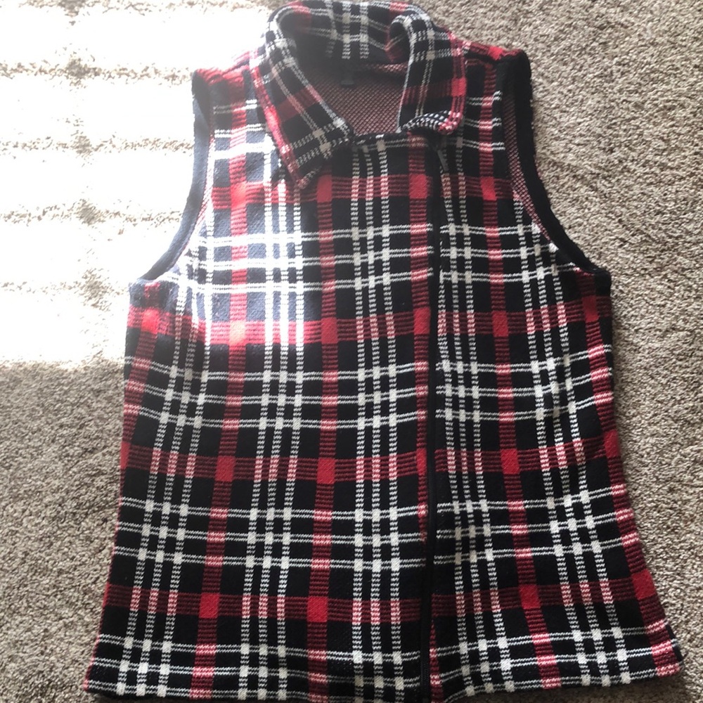 Sweater vest by chaps size xl great condition smoke free home